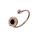 Anillo en plata y pelo de jirafa bañado en oro rosa con forma circular