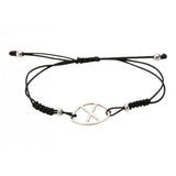 Pulsera con logo en plata y nailon negro con cierre ajustable